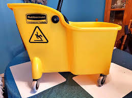 RUBBERMAID Yellow 6 Gallon Mop Bucket